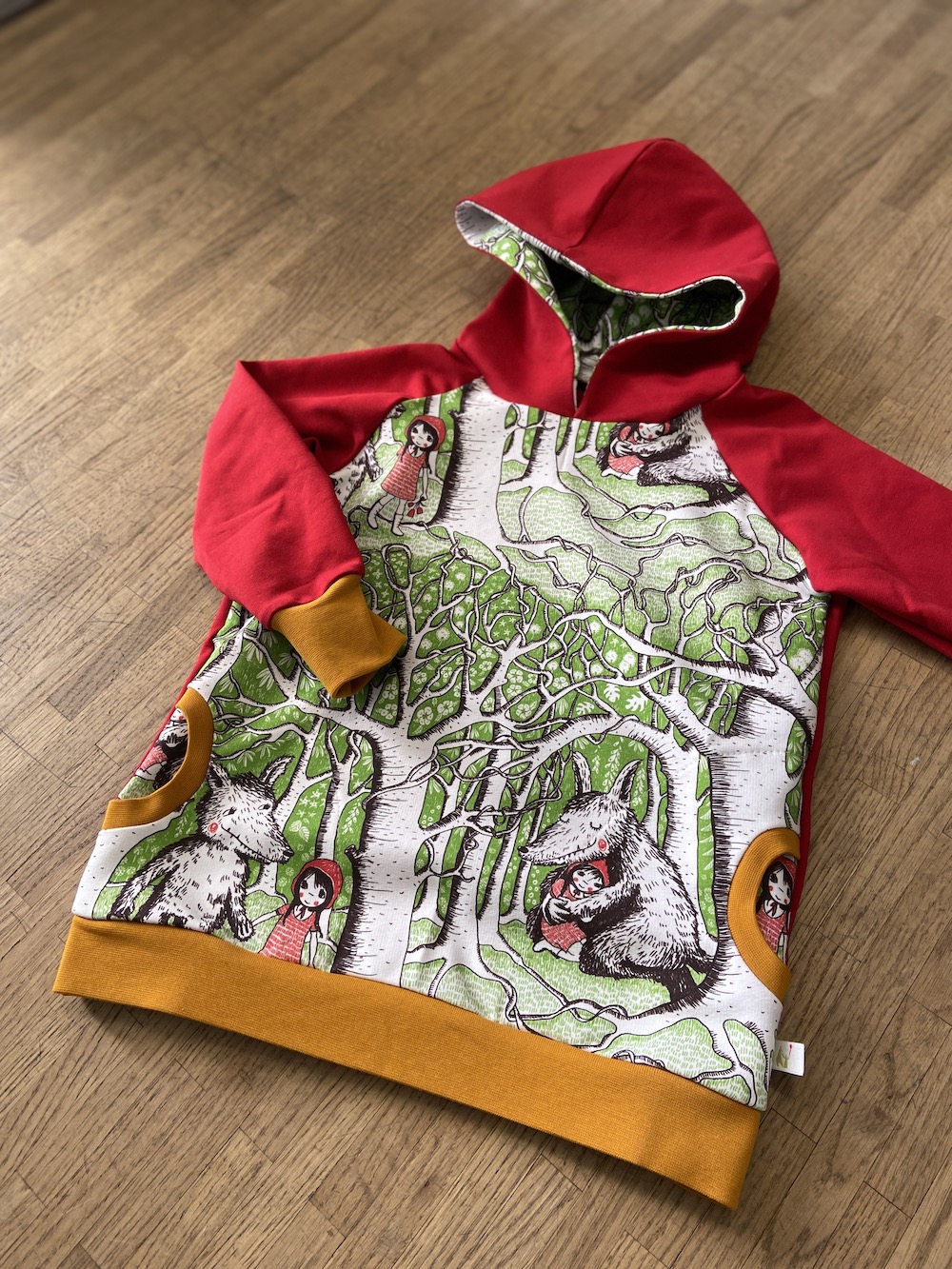 Madame Jordan Hoodie / Kapuzen Pullover -  Rotkäppchen
