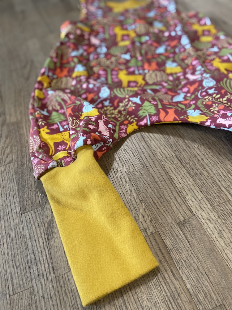 Spieler - Sweat mit Waldmotiv und gelben Bündchen