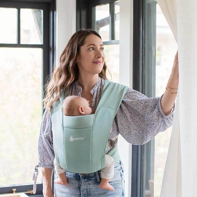 Ergobaby Embrace Babytrage für Neugeborene ab Geburt - Soft Knit Jade